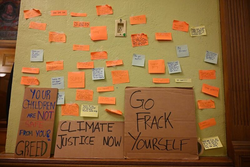 File:Uvic placards.jpg